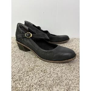 Halsa Shoes Womens 11 Embossed Mary Jane Leather Buckled Heeled Pumps Comfort